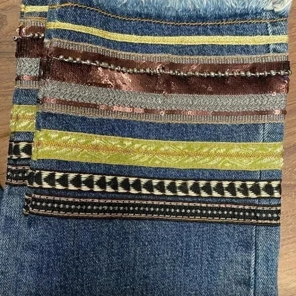 Anthropologie Pilcro and the Letterpress Embroidered Slim Capris in Sz 27 - Picture 4 of 11